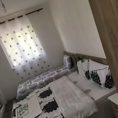 Skender Selimaj Pensión 3*